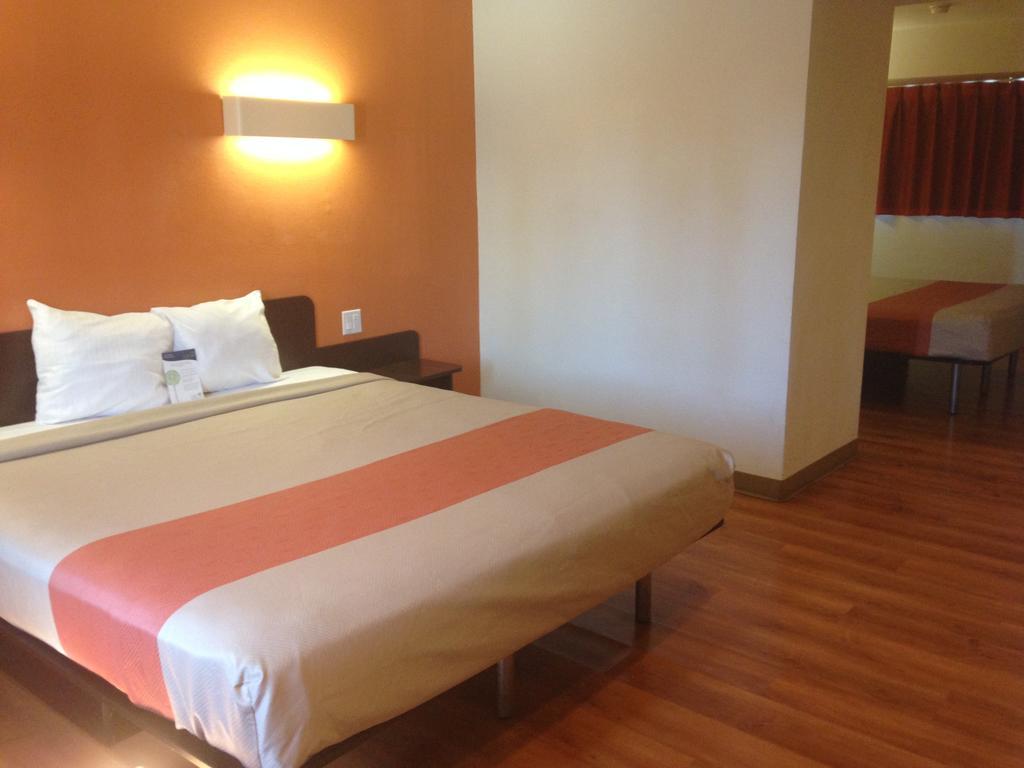Motel 6 Гардена Номер фото