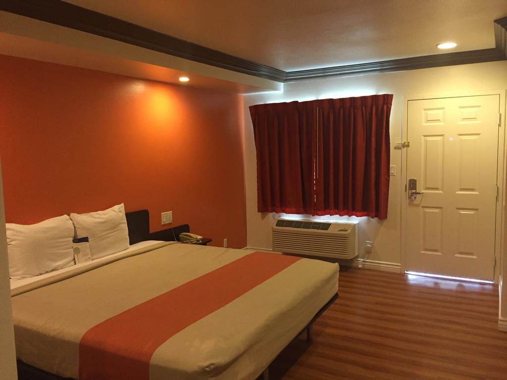 Motel 6 Гардена Номер фото