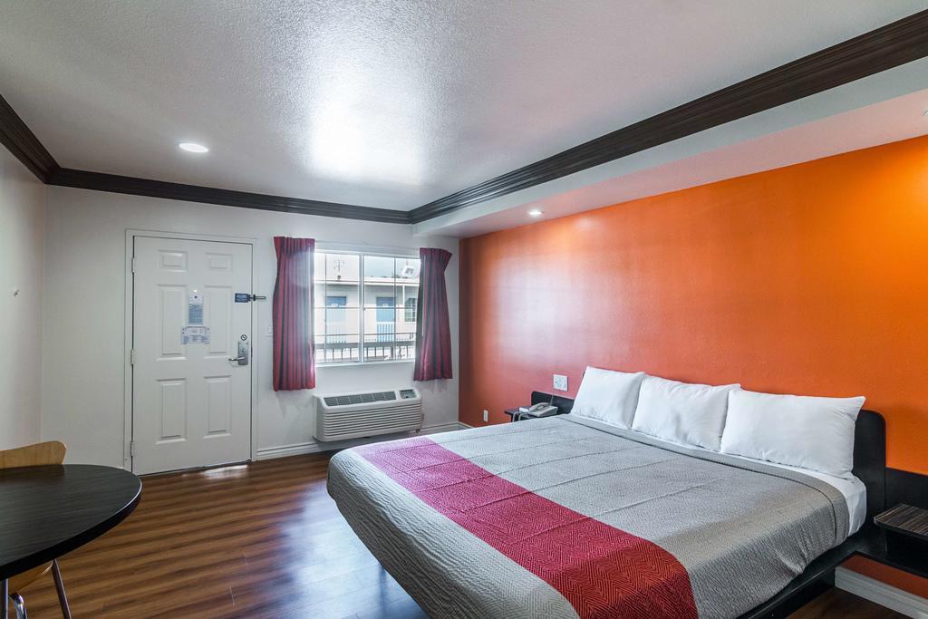 Motel 6 Гардена Екстер'єр фото